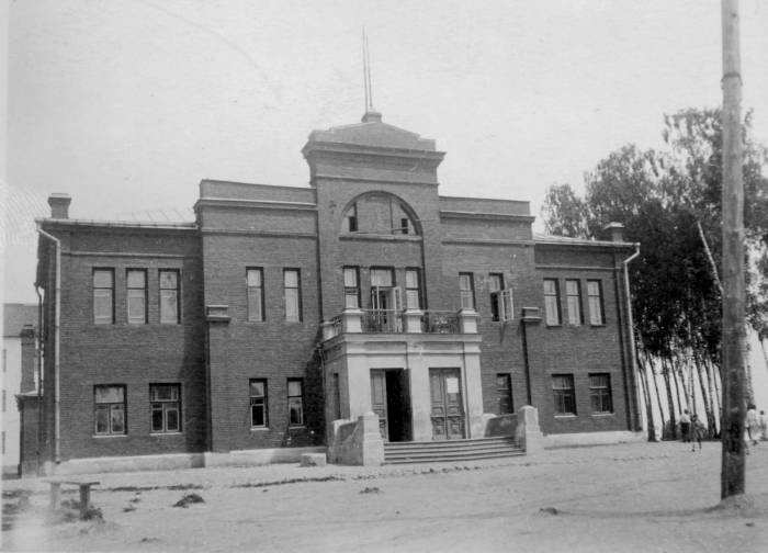 Клуб фабрики «Двина» в здании бывшей церкви. Фото 1930-х годов