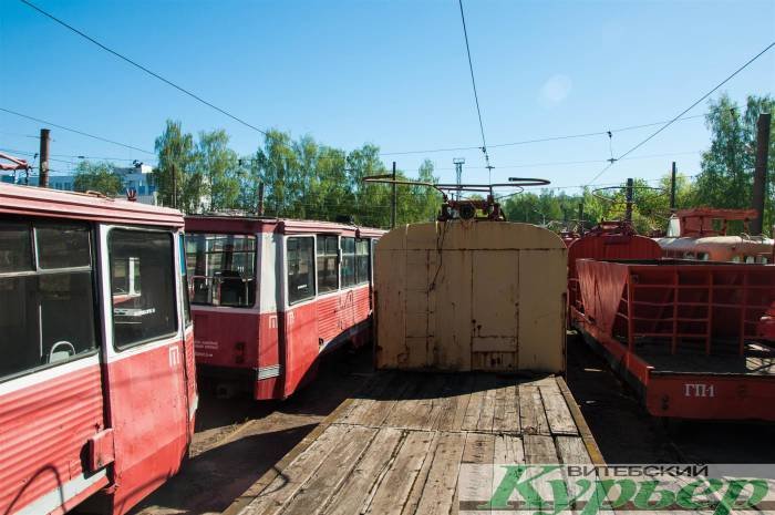 Старые вагоны в витебском депо